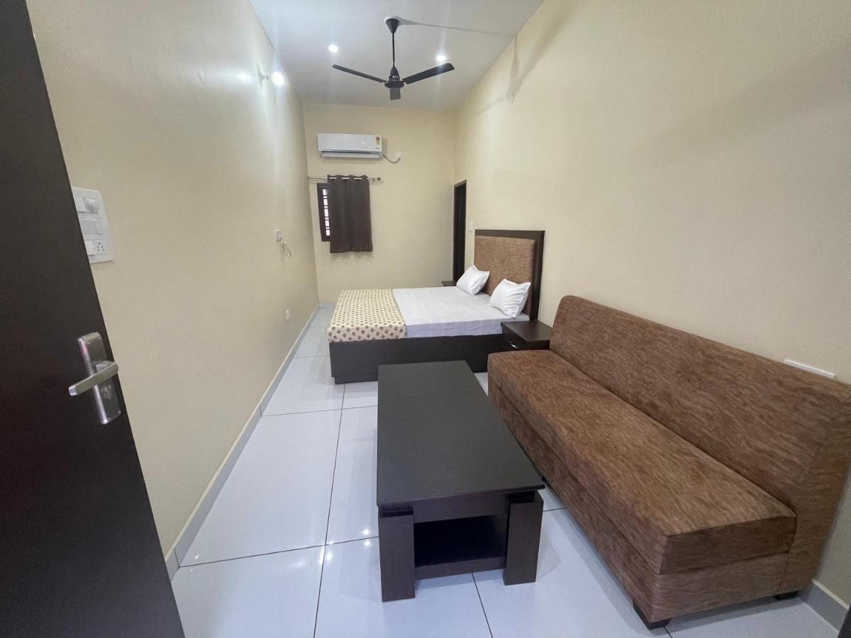 דהראדון Bld Restaurant And Home Stay מראה חיצוני תמונה
